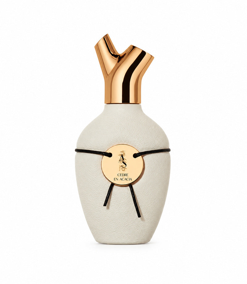 Cèdre en Acacia by SCENTS OF WOOD, authentic bottle on a white background