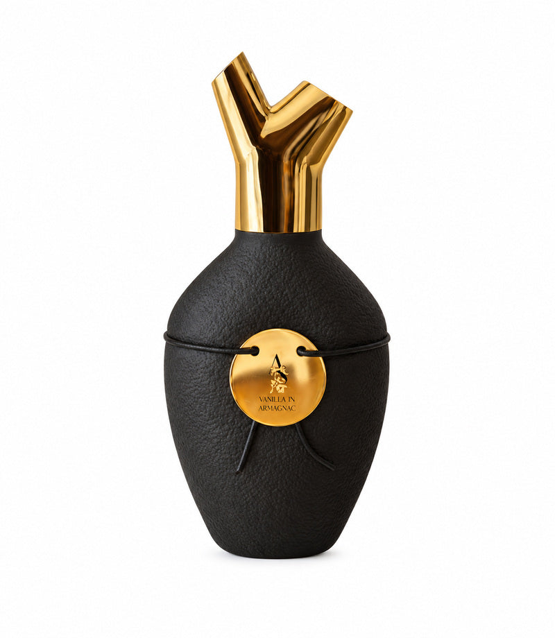 Vanille en Armagnac by SCENTS OF WOOD, authentic bottle on a white background